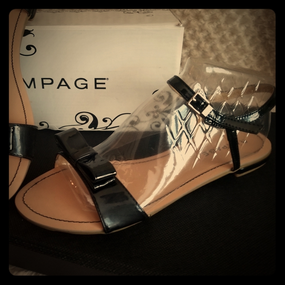 Black Patent Leather Sandal With Front Bow. NEW